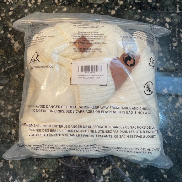 Women's Winter Essentials 4pc. Set - Picture 2 of 11